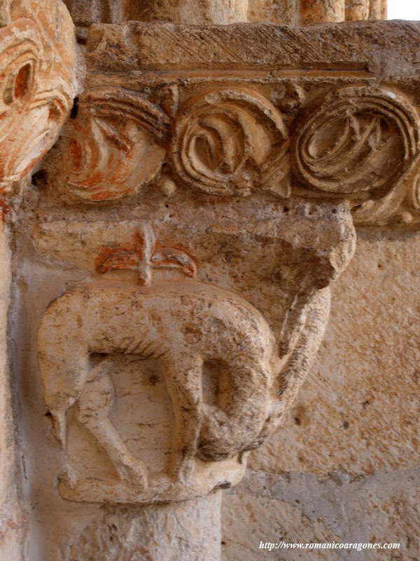 CAPITEL DE LEVANTE EN LA PORTADA. 